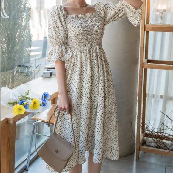 Floral Square Neck Dress🌷 - Picture 2 of 7